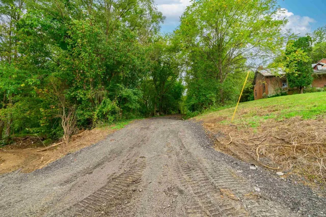 $179,900 | 9 North Old State Road 156, Patriot, IN 47038