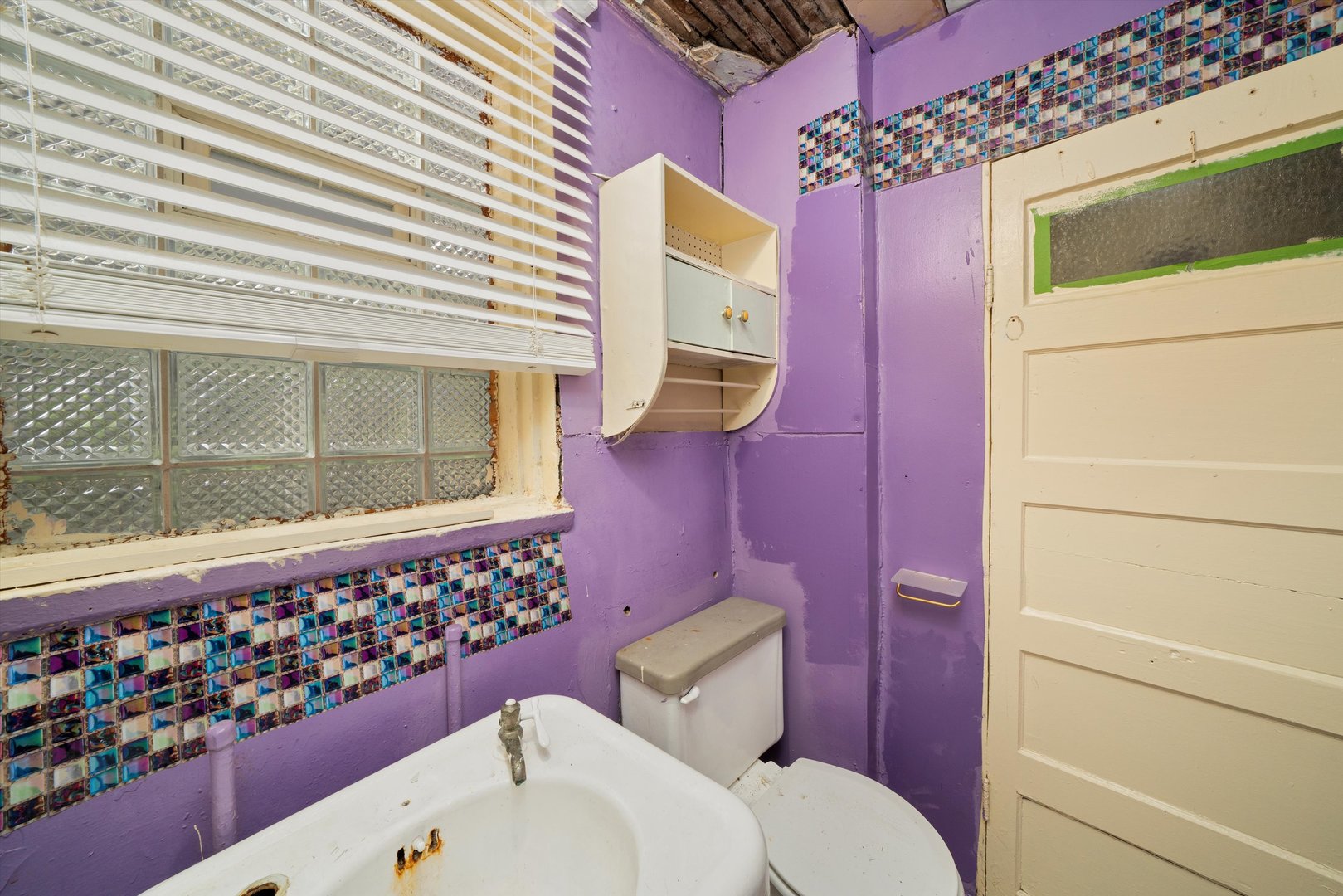 7611 South Aberdeen Street Chicago, IL 60620 - Photo 31 of 45 a bathroom with a sink a toilet and shower curtain