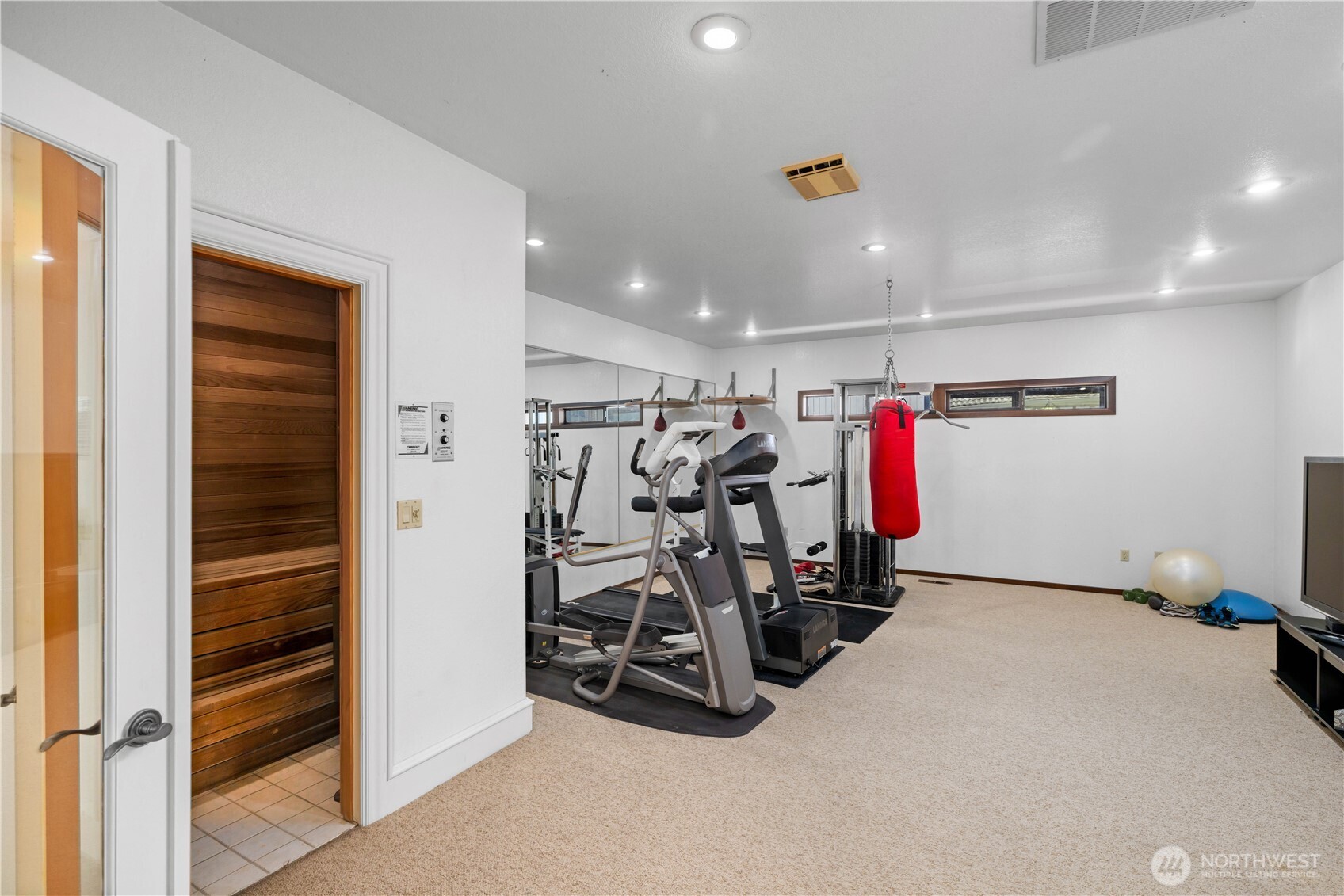 6669 Northeast Windermere Road Seattle, WA 98115 - Photo 32 of 40
