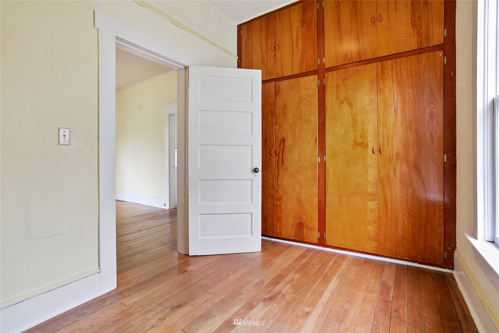 1014 East Maple Street Bellingham, WA 98225 - Photo 20 of 22 a view of an empty room with wooden floor and a window