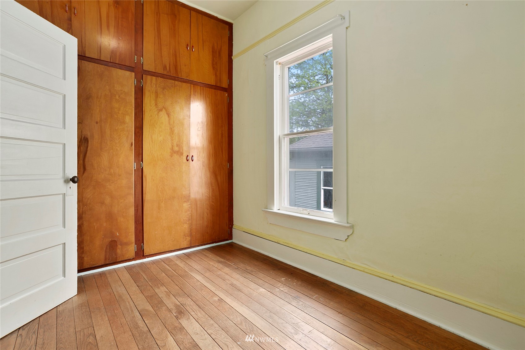 1014 East Maple Street Bellingham, WA 98225 - Photo 21 of 22 an empty room with wooden floor and windows