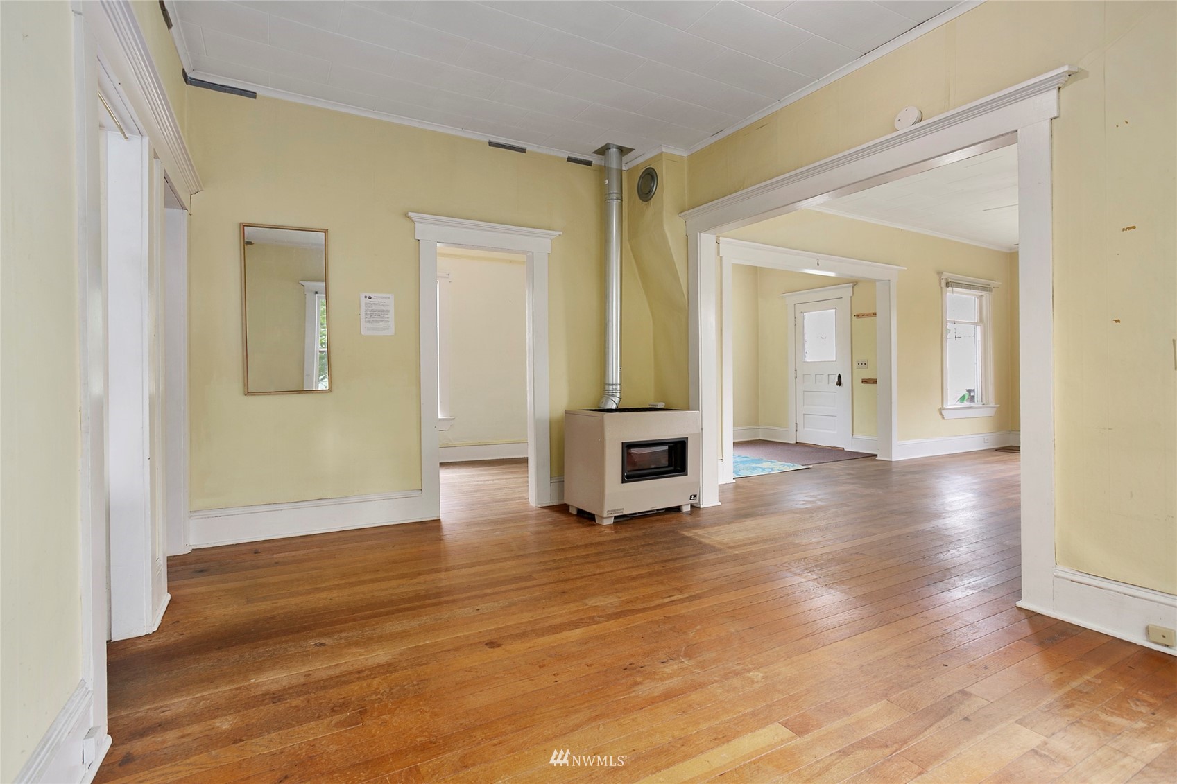 1014 East Maple Street Bellingham, WA 98225 - Photo 8 of 22 a view of empty room with wooden floor
