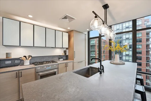 $1,995,000 | 1425 Hudson Street, Unit 7E, Hoboken, NJ 07030