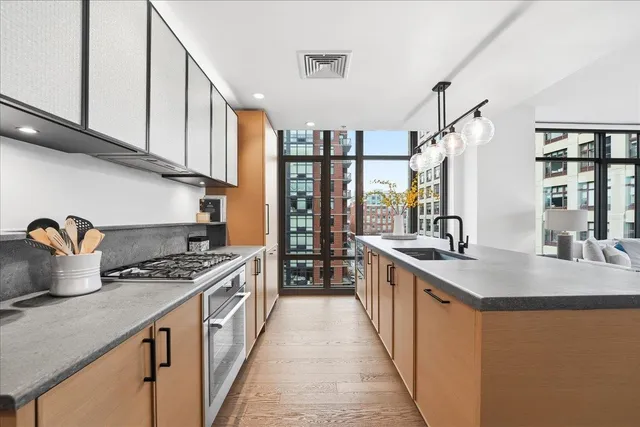 $1,995,000 | 1425 Hudson Street, Unit 7E, Hoboken, NJ 07030