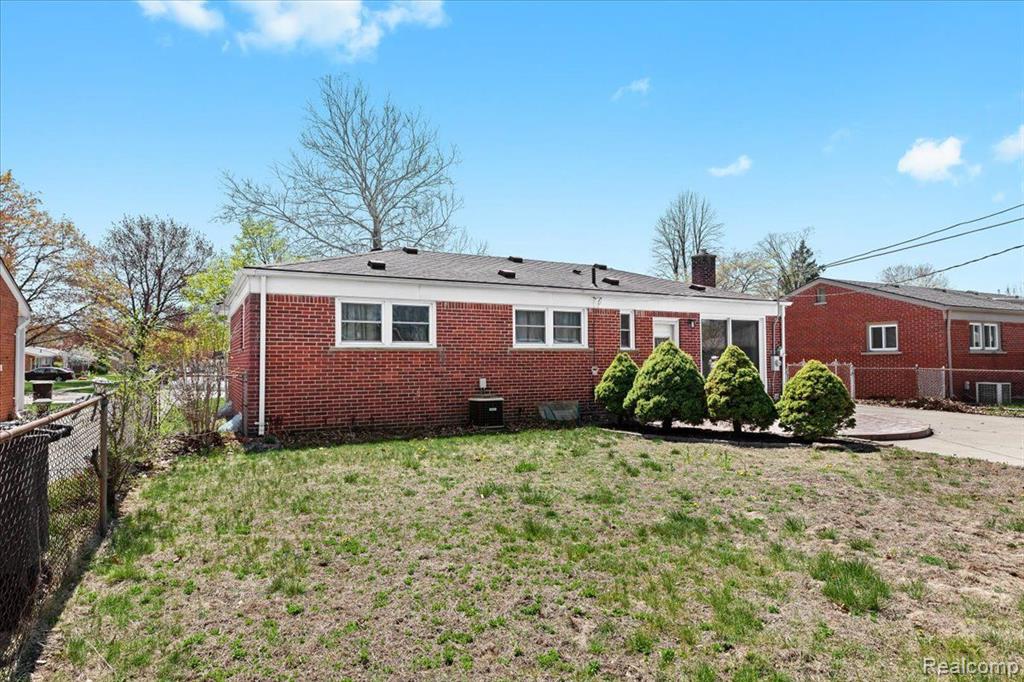 36904 Pinewood Road Wayne, MI 48184 - Photo 7 of 35 Gallery Image 7