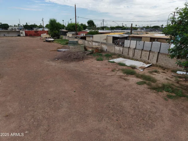 a picture of a lake view