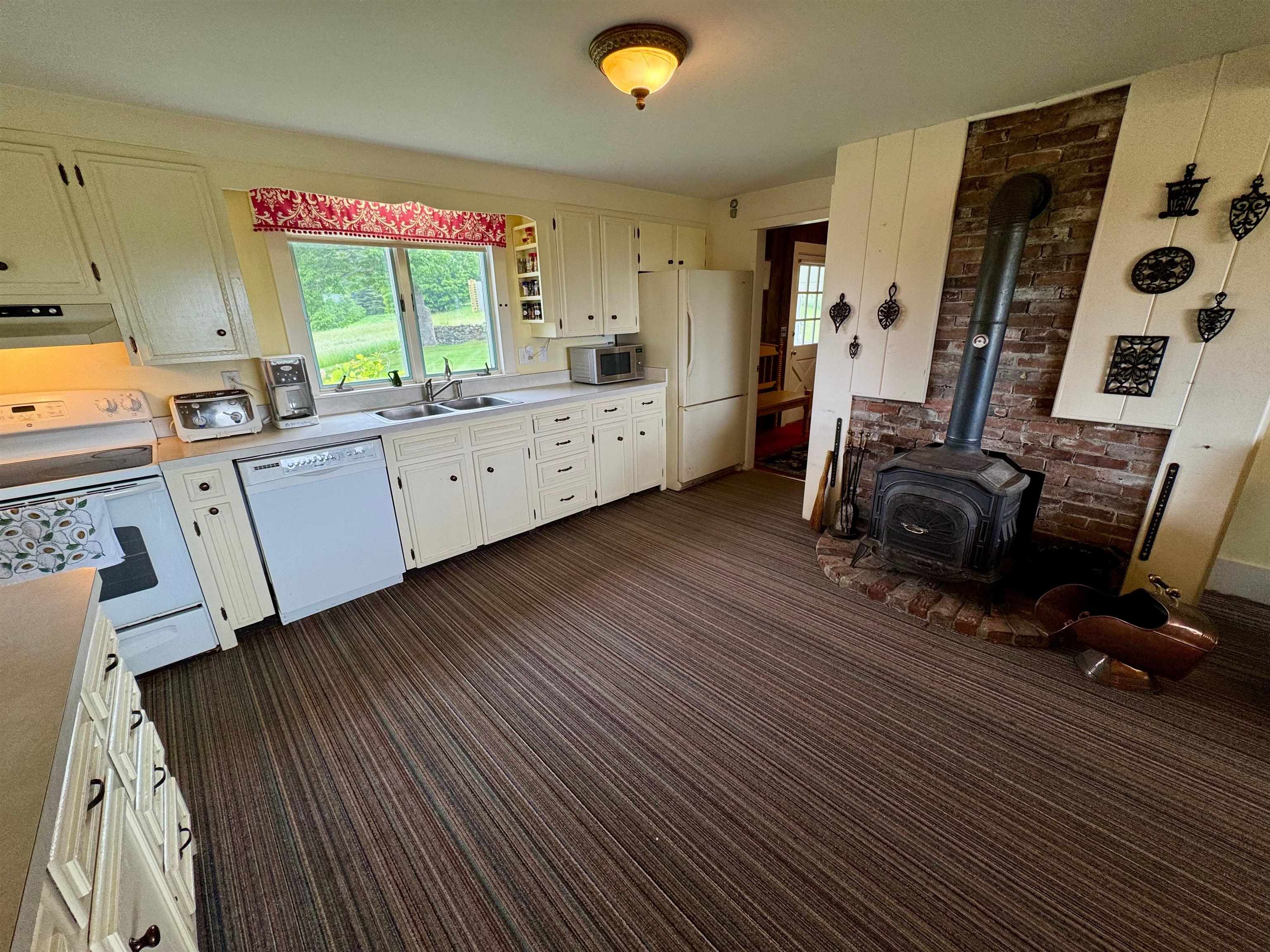 845 Old County Road Peacham, VT 05821 - Photo 12 of 46