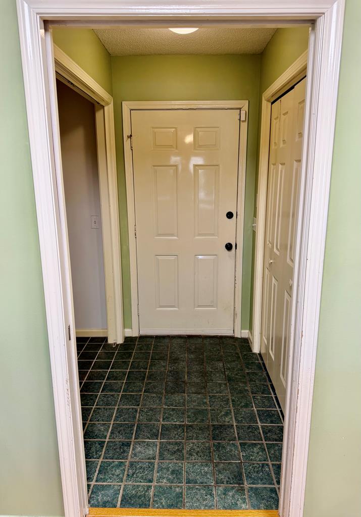 3341 Flowers Chapel Road Dothan, AL 36305 - Photo 39 of 80 Laundry & Mud Room w Pocket Door