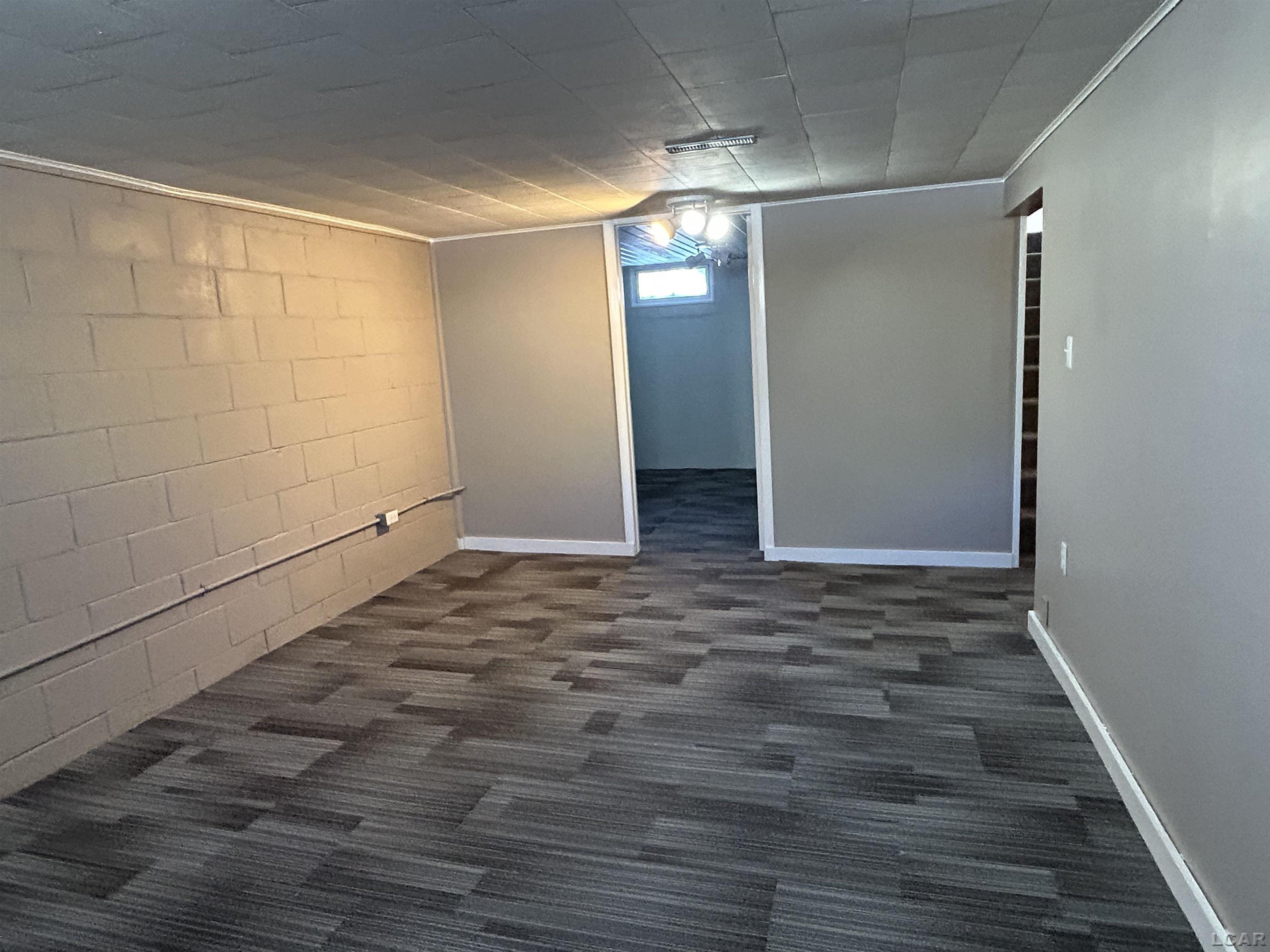 2517 Airport Road Adrian, MI 49221 - Photo 19 of 20 50100847-18.JPG