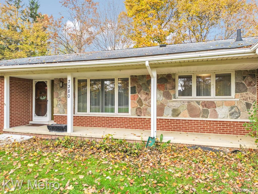 7380 Villamuer Road West Bloomfield, MI 48322 - Photo 6 of 59