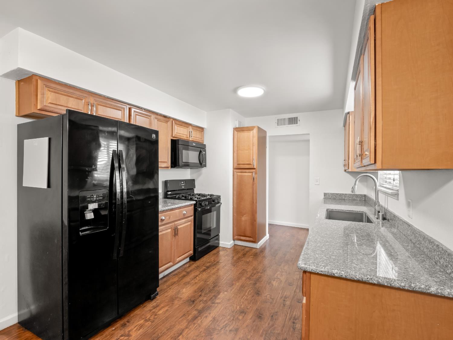 2337 South Maple Avenue Fresno, CA 93725 - Photo 2 of 33