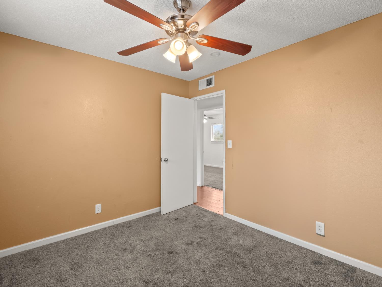 2337 South Maple Avenue Fresno, CA 93725 - Photo 22 of 33