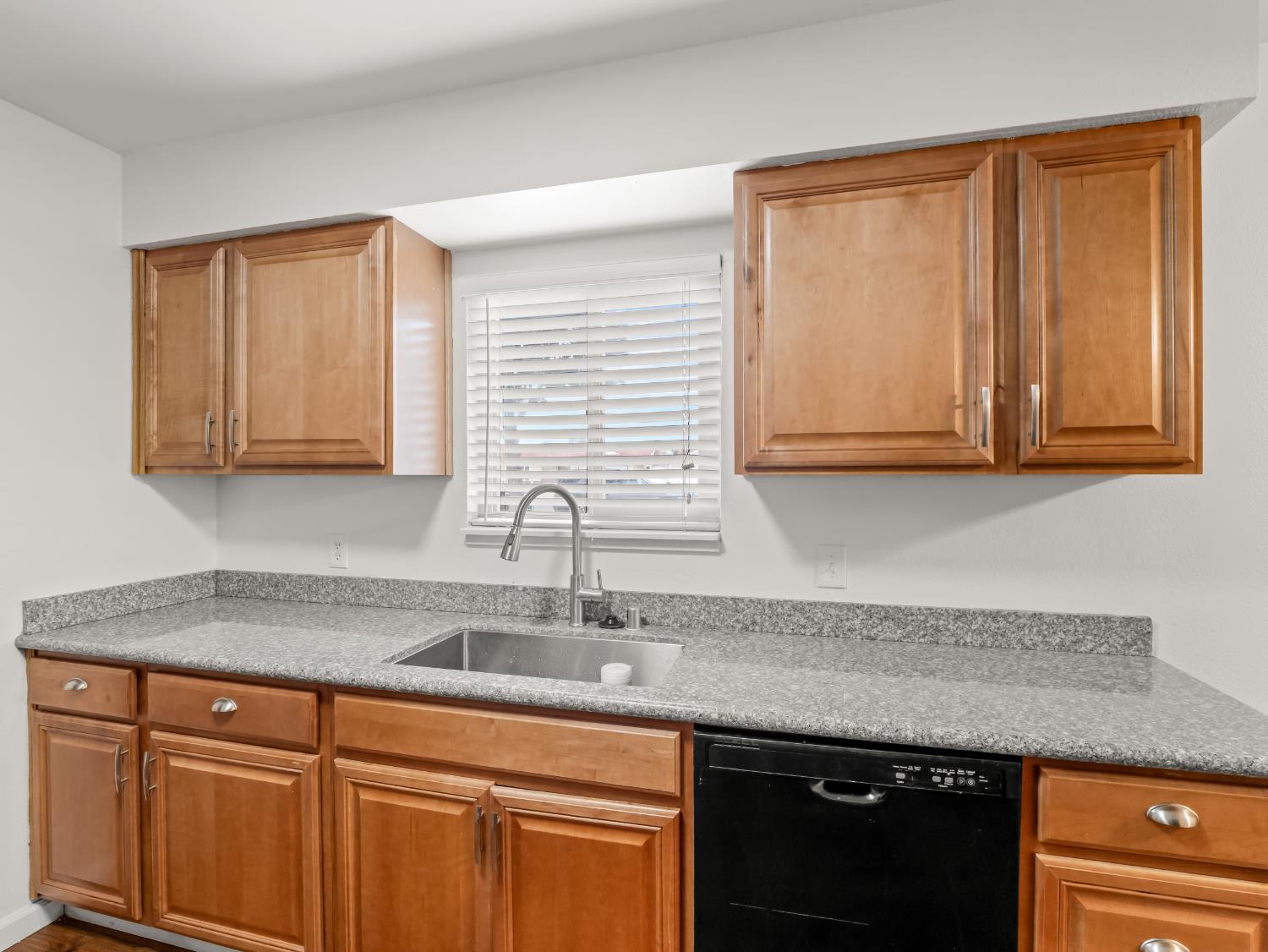 2337 South Maple Avenue Fresno, CA 93725 - Photo 4 of 33