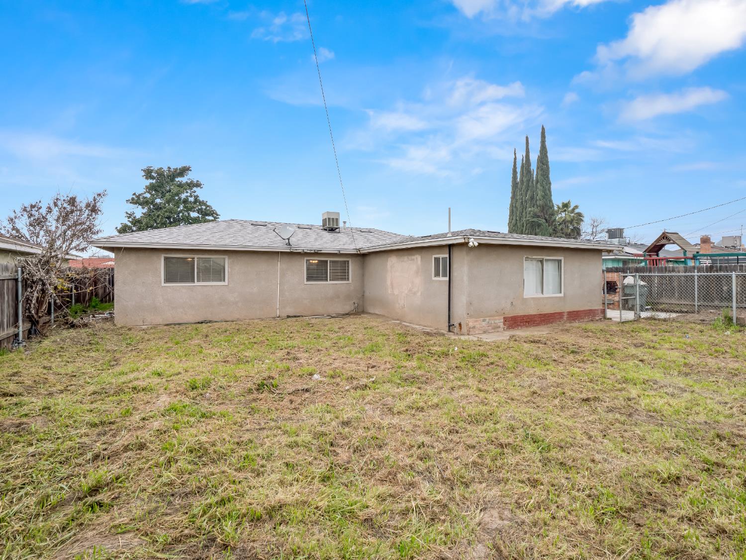 2337 South Maple Avenue Fresno, CA 93725 - Photo 10 of 33