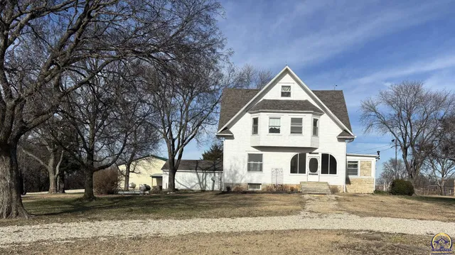 $390,000 | 1120 250th Road, Strong City, KS 66869