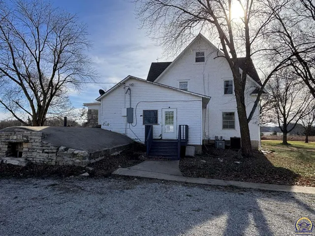 $390,000 | 1120 250th Road, Strong City, KS 66869