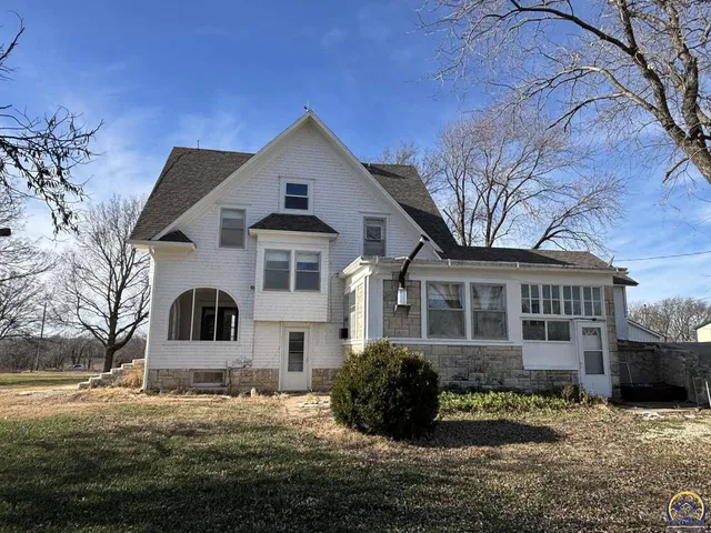 $390,000 | 1120 250th Road, Strong City, KS 66869