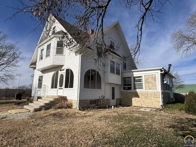 $390,000 | 1120 250th Road, Strong City, KS 66869