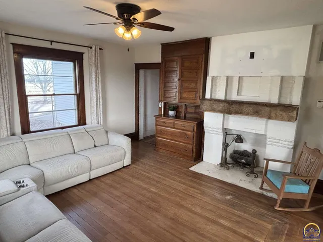 $390,000 | 1120 250th Road, Strong City, KS 66869