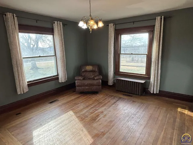 $390,000 | 1120 250th Road, Strong City, KS 66869