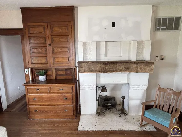 $390,000 | 1120 250th Road, Strong City, KS 66869