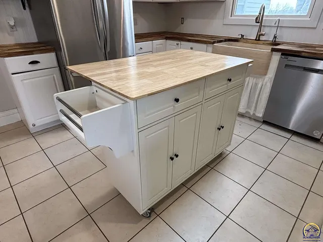 $390,000 | 1120 250th Road, Strong City, KS 66869