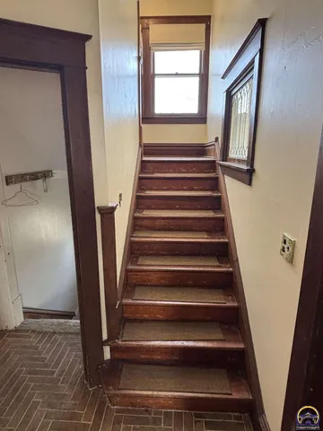 $390,000 | 1120 250th Road, Strong City, KS 66869