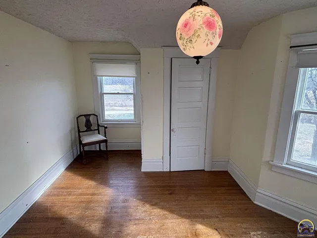 $390,000 | 1120 250th Road, Strong City, KS 66869