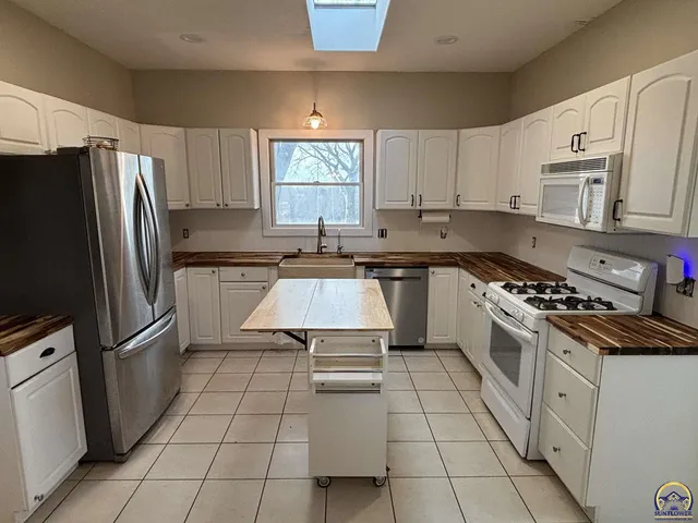 $390,000 | 1120 250th Road, Strong City, KS 66869