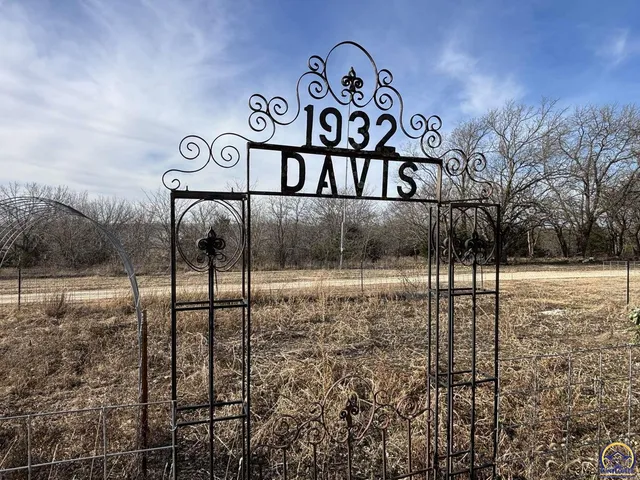 $390,000 | 1120 250th Road, Strong City, KS 66869