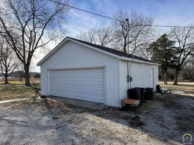 $390,000 | 1120 250th Road, Strong City, KS 66869