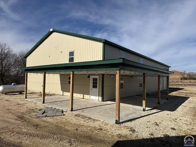 $390,000 | 1120 250th Road, Strong City, KS 66869