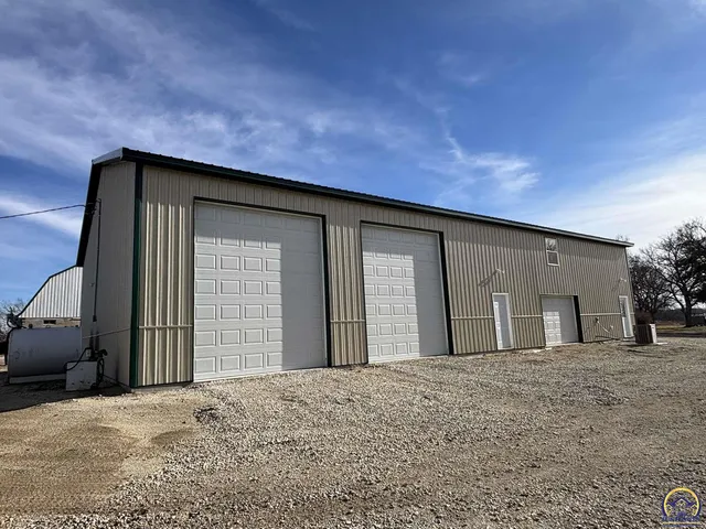 $390,000 | 1120 250th Road, Strong City, KS 66869