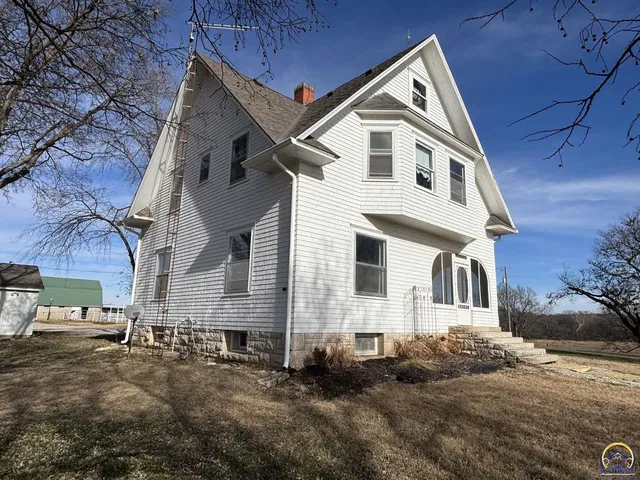 $390,000 | 1120 250th Road, Strong City, KS 66869
