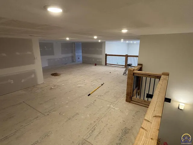 $390,000 | 1120 250th Road, Strong City, KS 66869