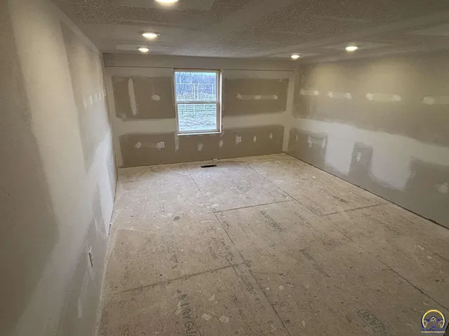 $390,000 | 1120 250th Road, Strong City, KS 66869