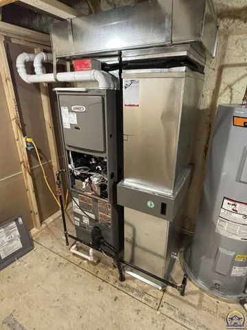 $390,000 | 1120 250th Road, Strong City, KS 66869