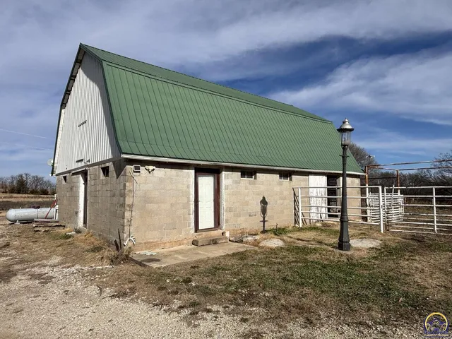 $390,000 | 1120 250th Road, Strong City, KS 66869
