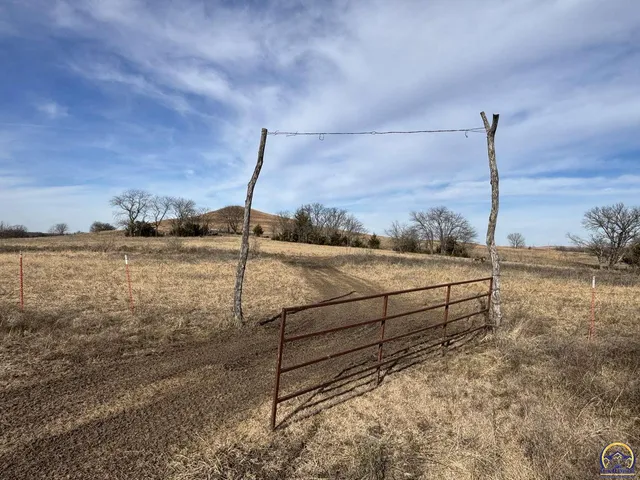 $390,000 | 1120 250th Road, Strong City, KS 66869