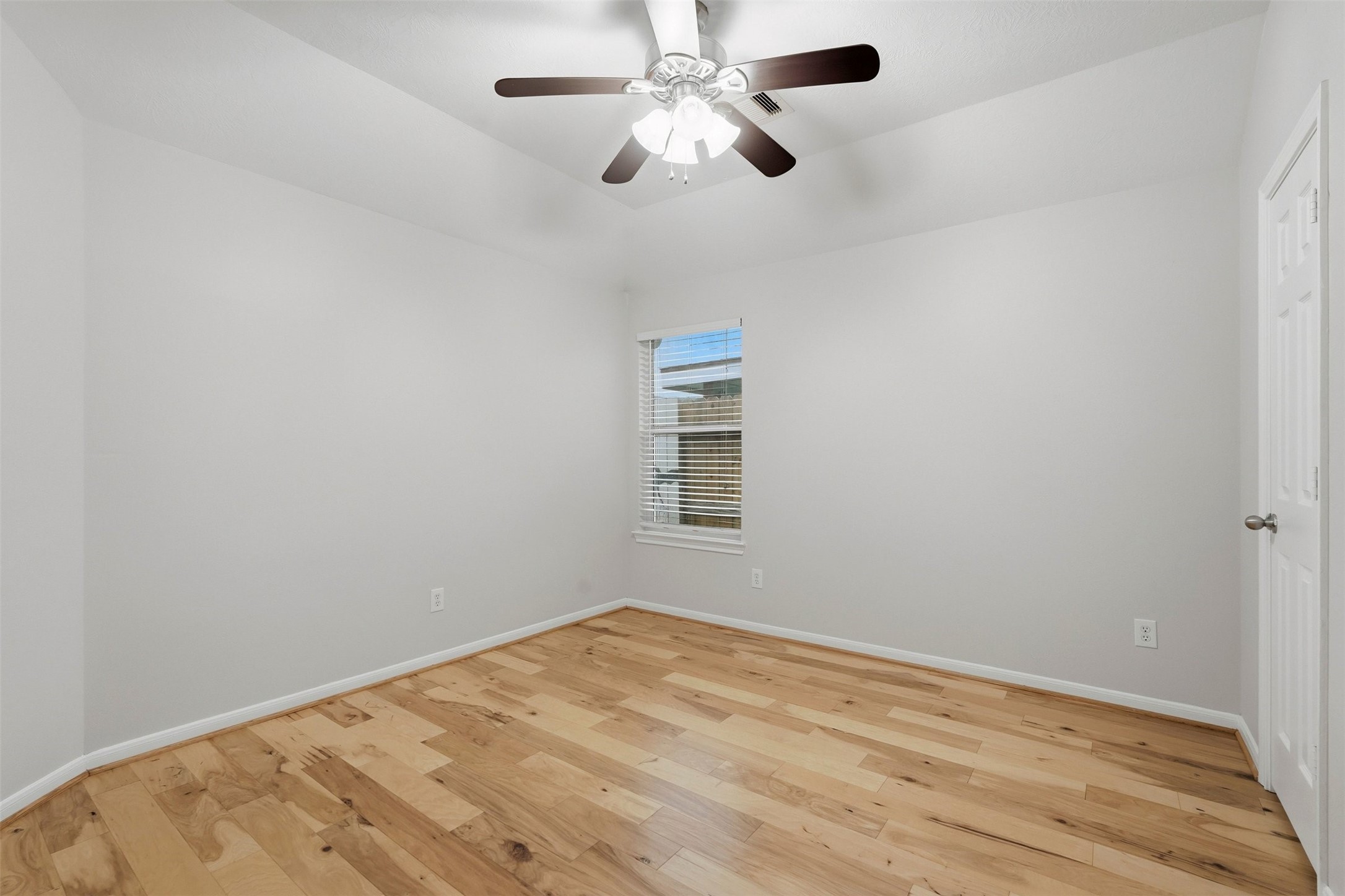 13218 South Point Lane Houston, TX 77034 - Photo 16 of 25 a view of empty room with wooden floor