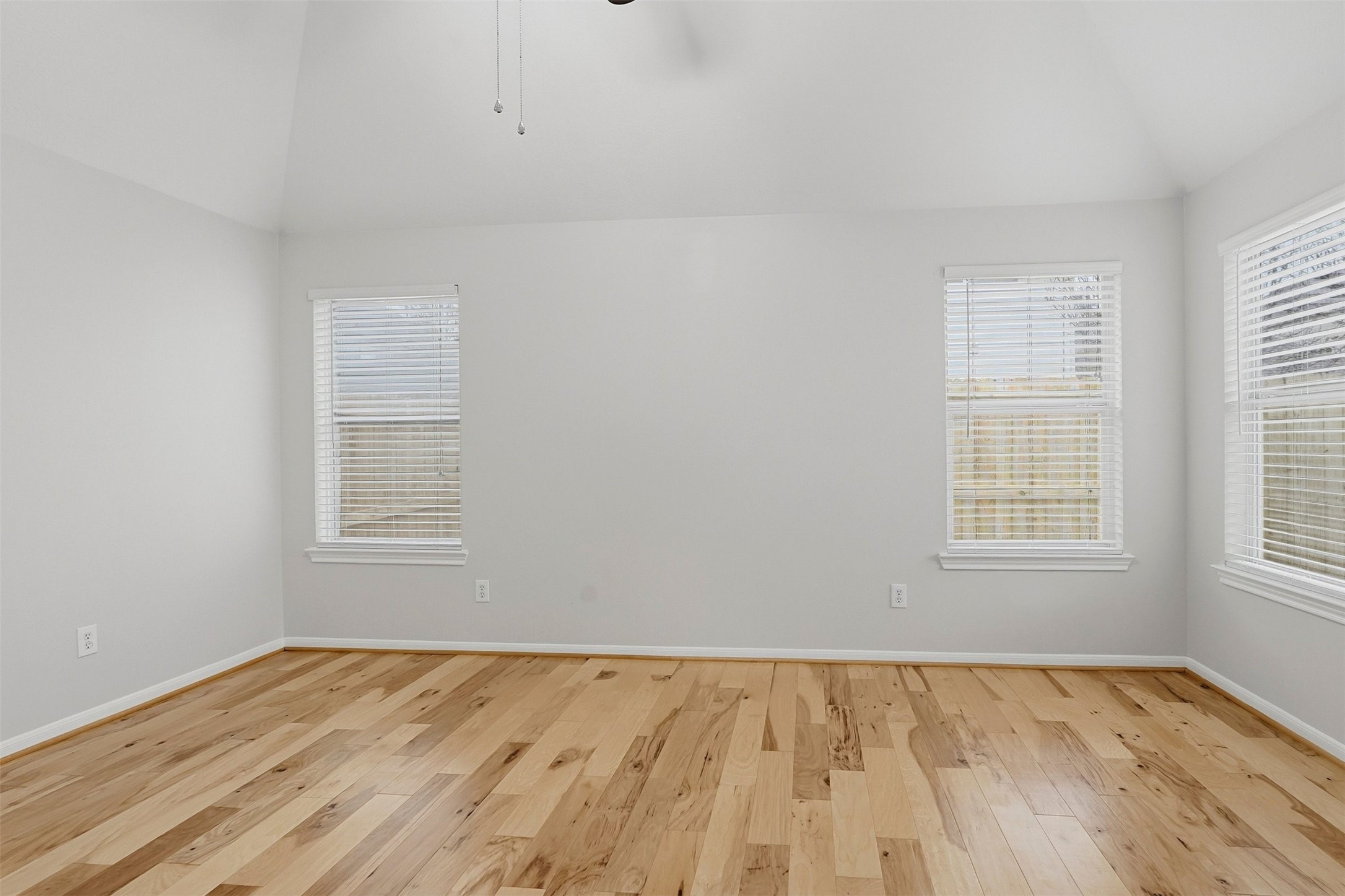 13218 South Point Lane Houston, TX 77034 - Photo 18 of 25 an empty room with a window