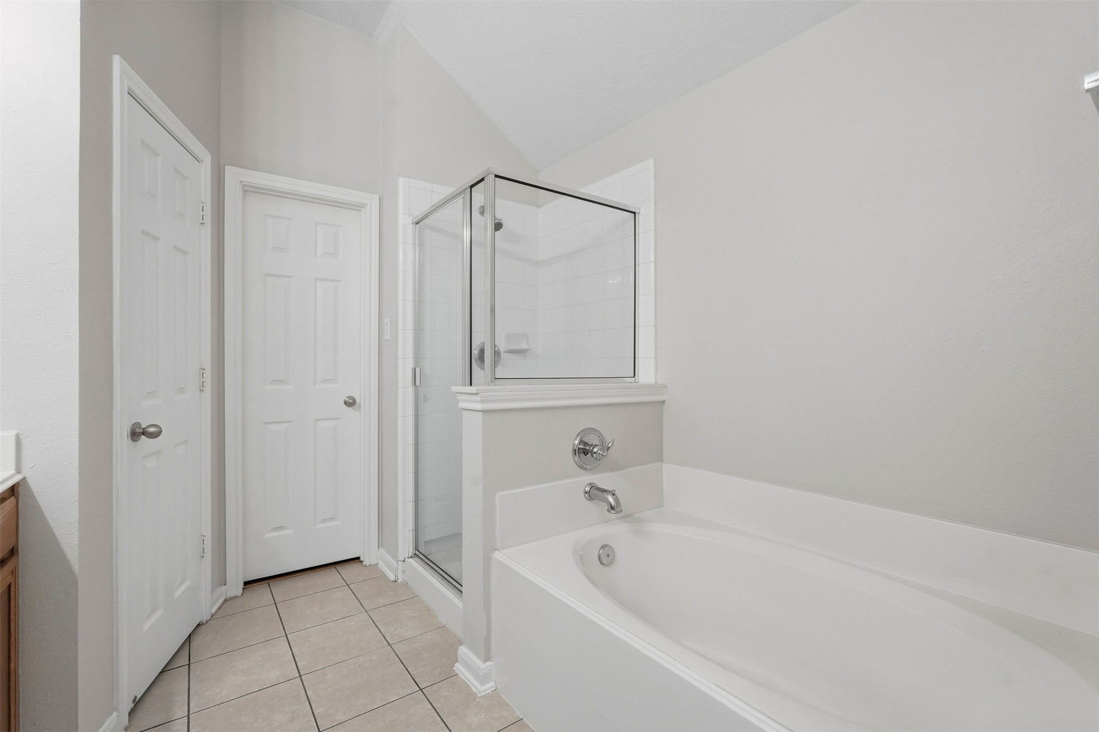 13218 South Point Lane Houston, TX 77034 - Photo 22 of 25 a bathroom with a bathtub and a shower