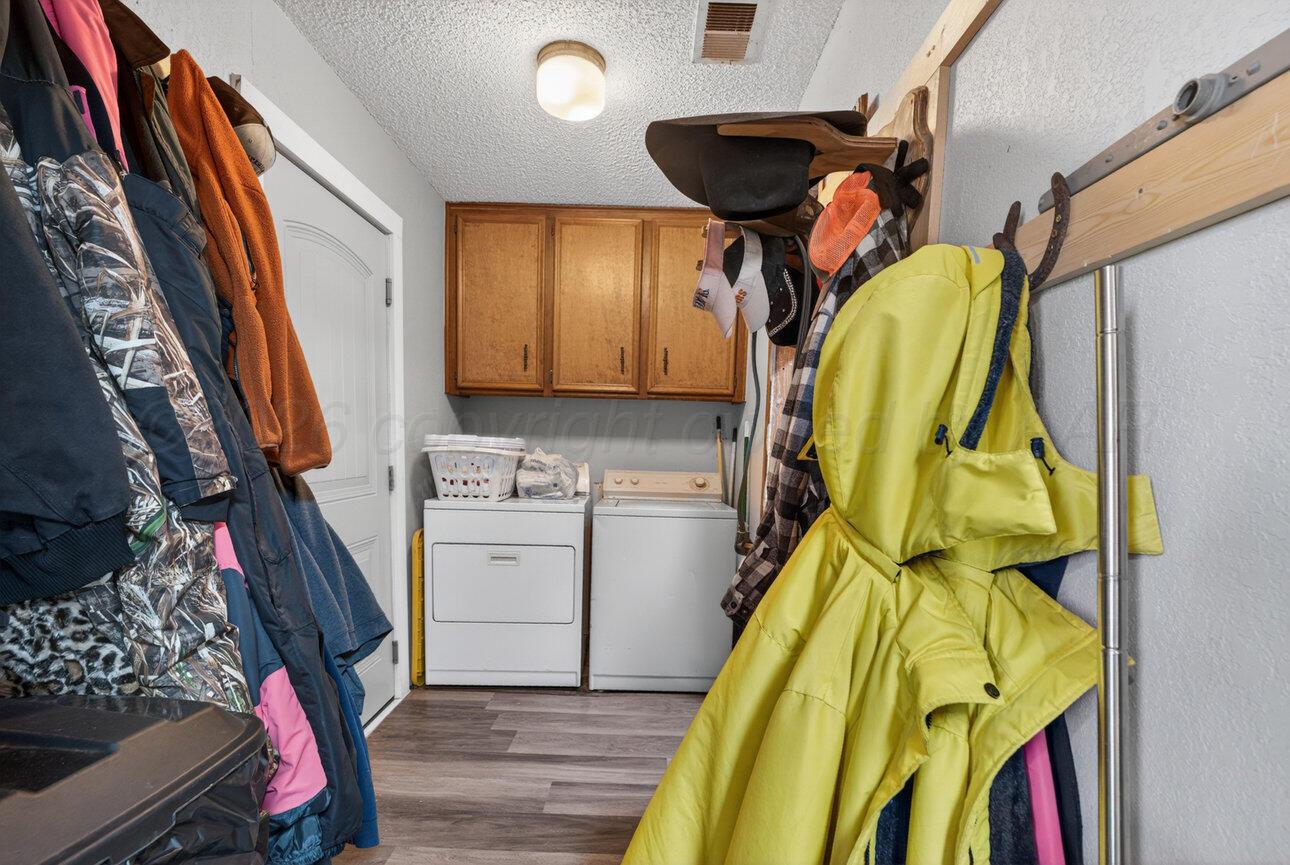 693 County Road 24 Muleshoe, TX 79347 - Photo 40 of 98 Utility Room