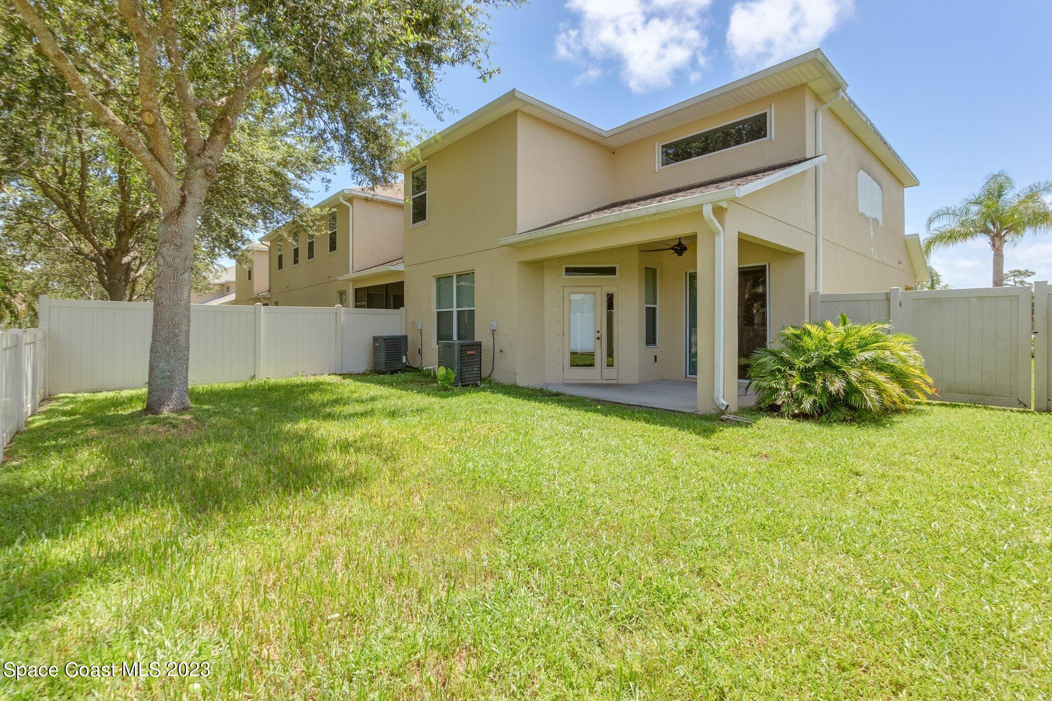 3194 Arden Circle Melbourne, FL 32934 - Photo 4 of 40 a view of a house with backyard and garden