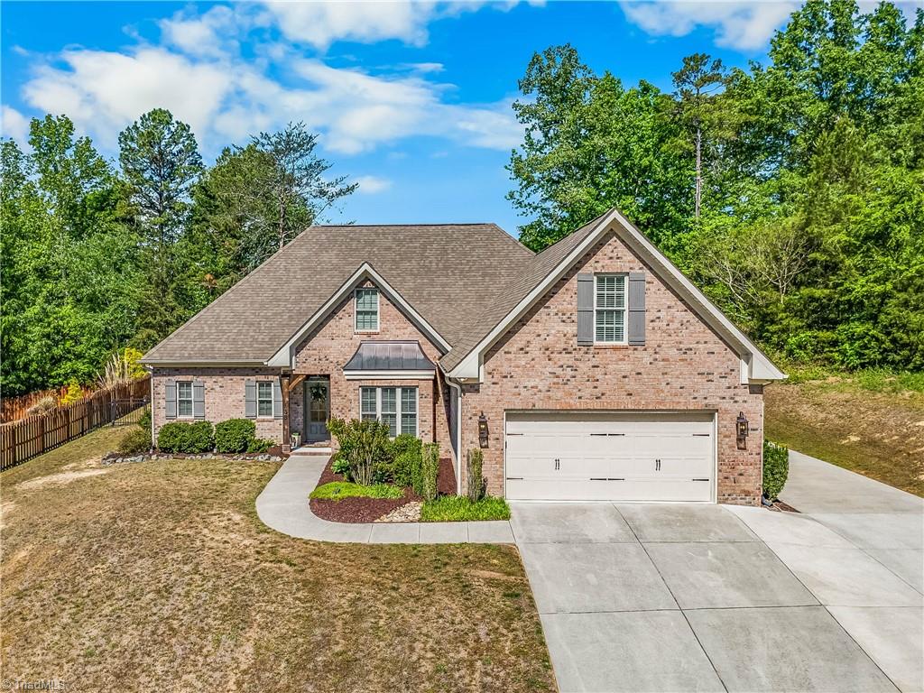 135 Bay Tree Lane Thomasville, NC 27360 - Photo 1 of 45