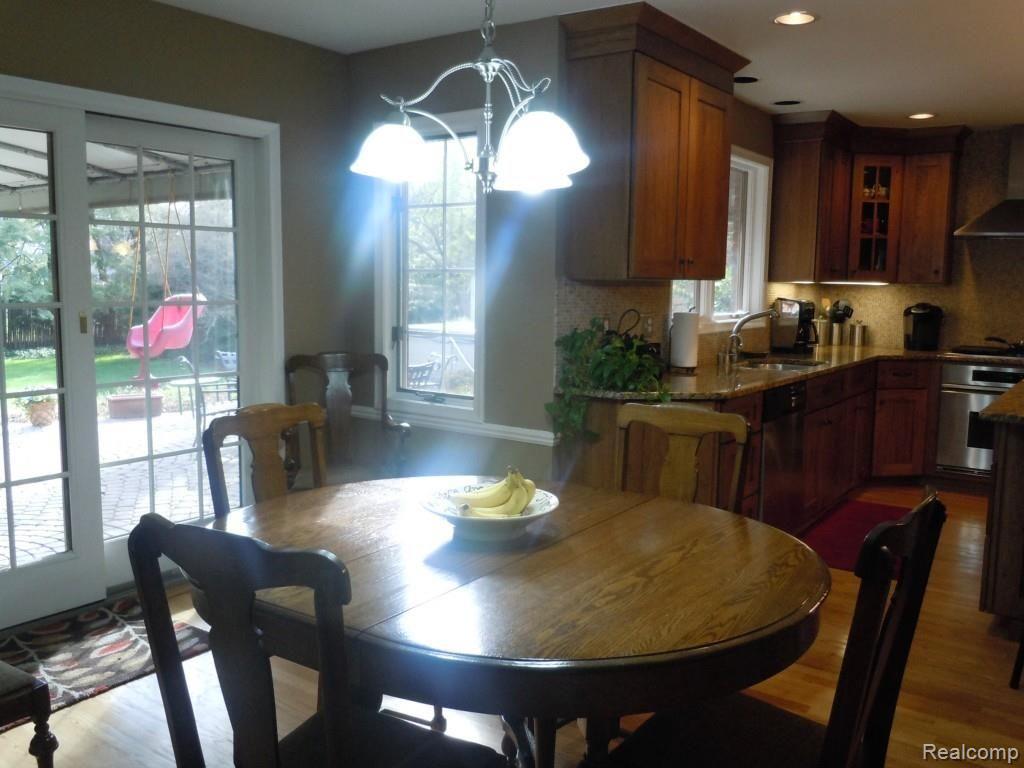 185 Merriweather Road Grosse Pointe, MI 48236 - Photo 13 of 32 Kitchen Eating Area.jpg