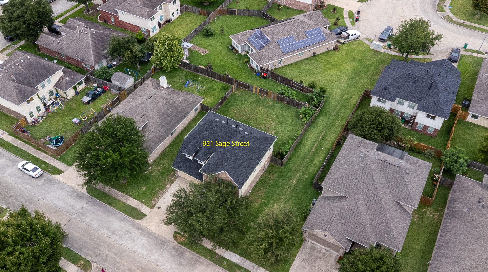 921 Sage Street Baytown, TX 77521 - Photo 4 of 38