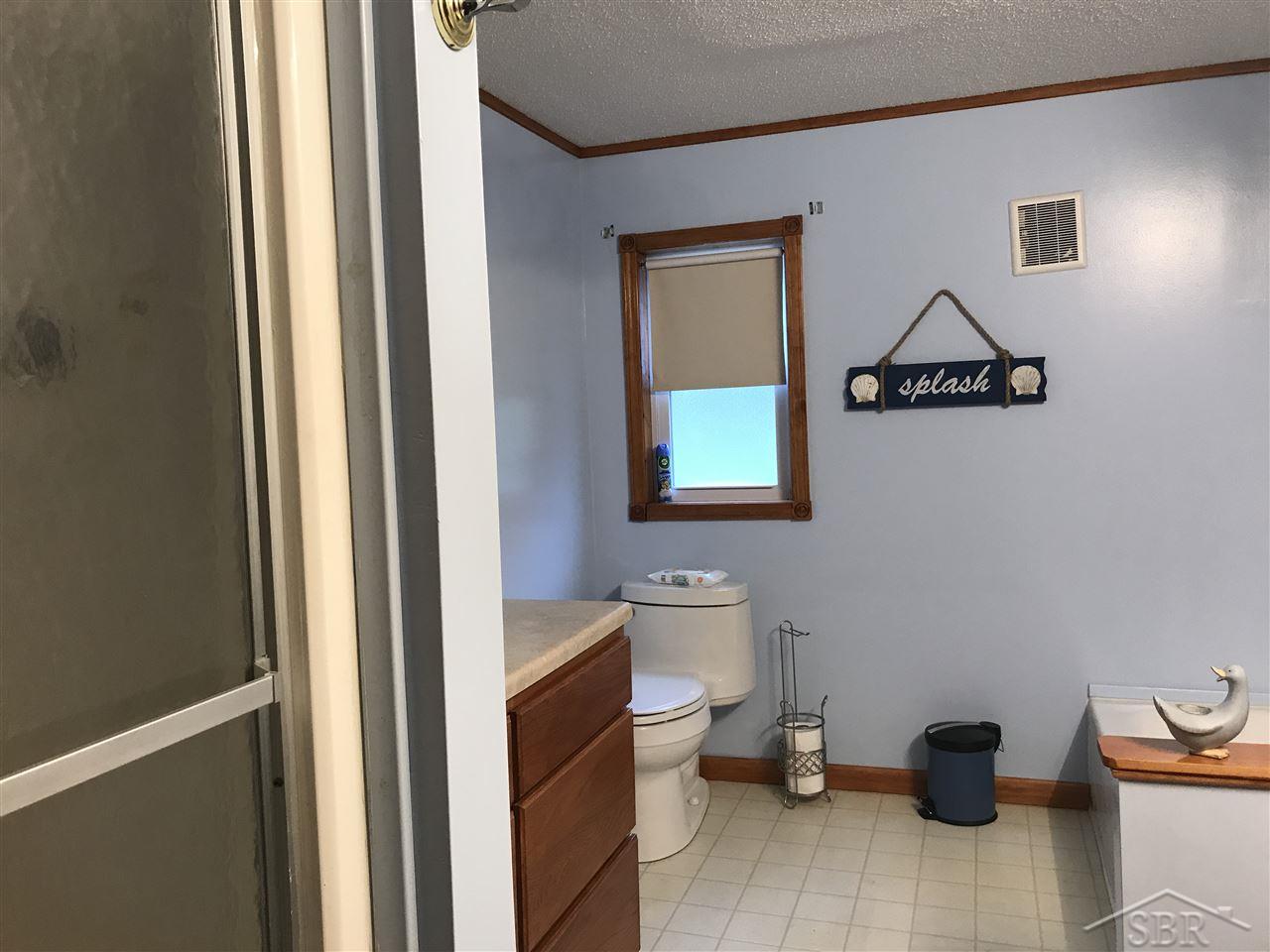 12217 Roosevelt Road Saginaw, MI 48609 - Photo 27 of 35 Masterbath