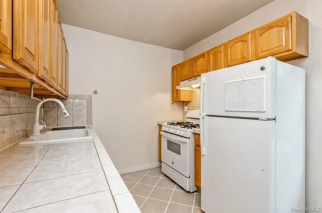 $2,400 | 84 Ravine Avenue, Yonkers, NY 10701