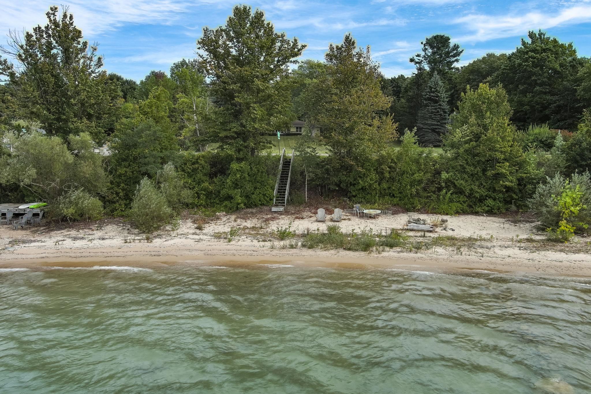 1996 Island View Road Traverse City, MI 49686 - Photo 37 of 61 1950695-4d7e516a-1646-4da6-8be5-cd2ccdf20e84.JPG
